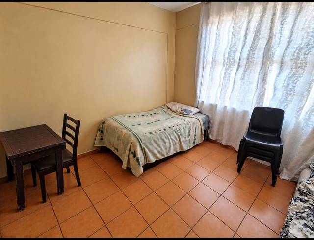 2 BEDROOM FLAT FOR SALE IN VEREENIGING CENTRAL